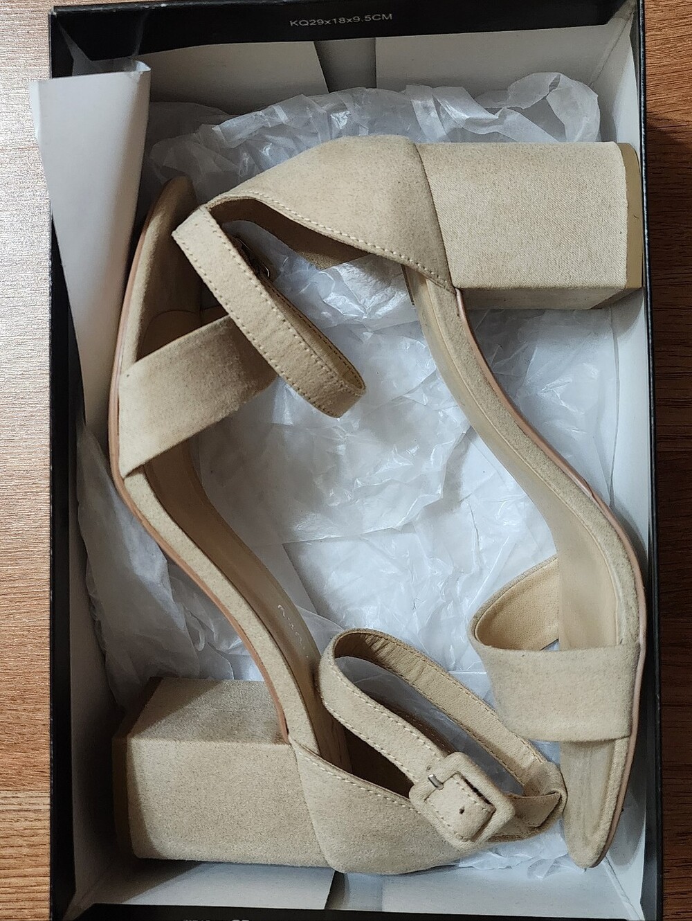 CL BY LAUNDRY Block Heel Sandals Size 9